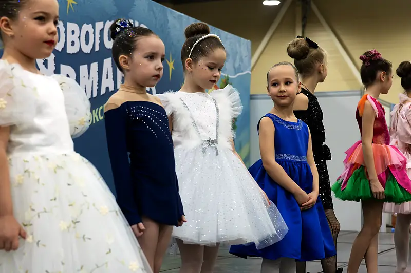 Юные артистки перед выступлением